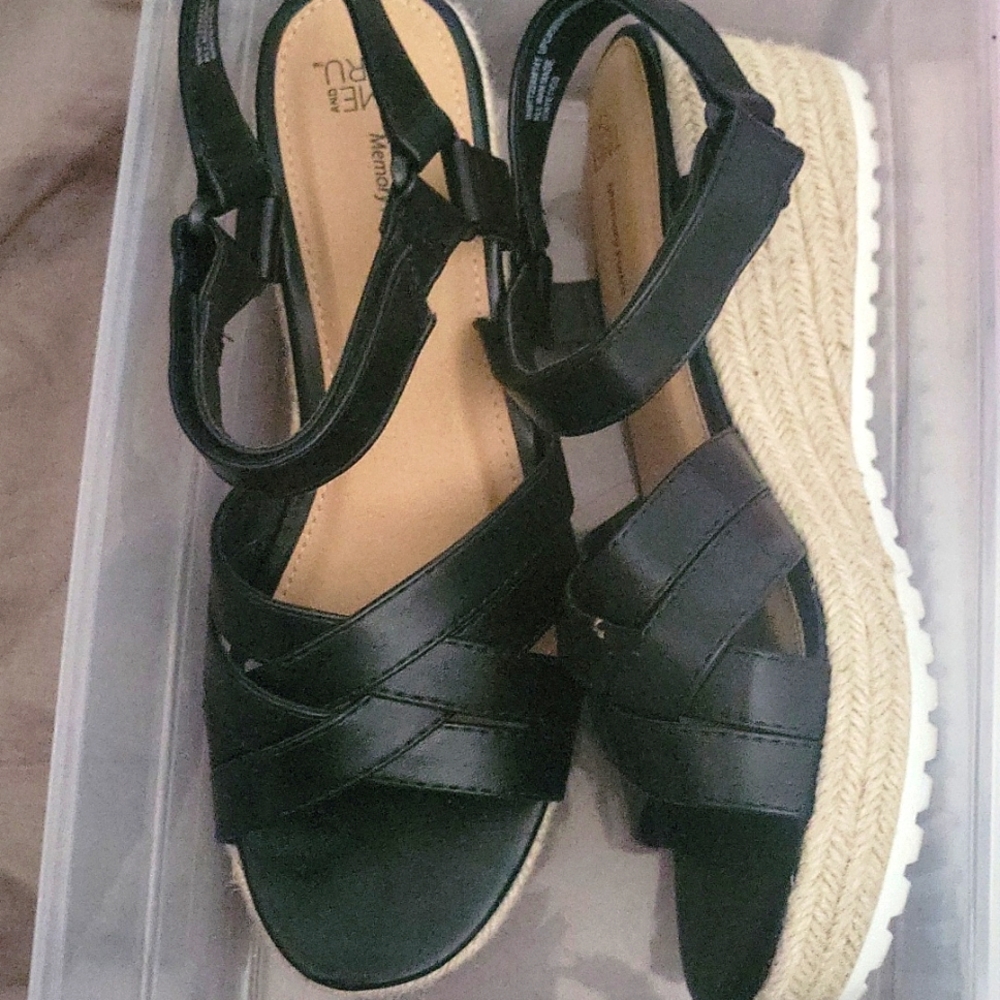 Sandles
